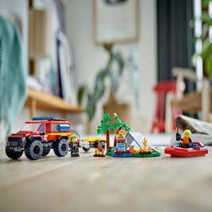 CITY - Le 4x4 de pompiers et le canot de sauvetage