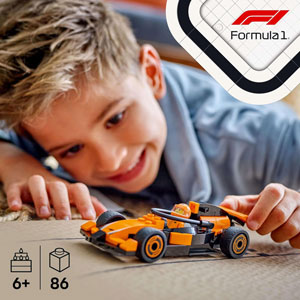 CITY - Voiture de course McLaren avec pilote de F1