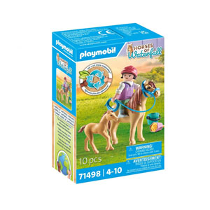 Enfant avec poney et son bébé