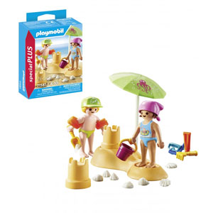 Enfants avec jouets de plage