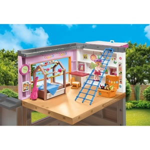 Chambre d'enfant avec lit cabane