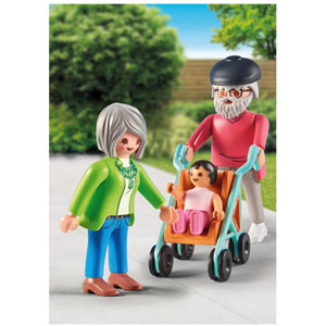 Grands parents avec bébé