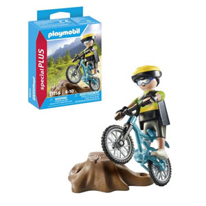 Cycliste avec vélo tout terrain et souche d'arbre
