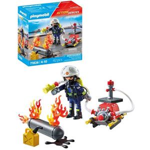 Pompier avec pompe à eau et réservoir enflammé