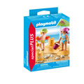 Enfants avec jouets de plage